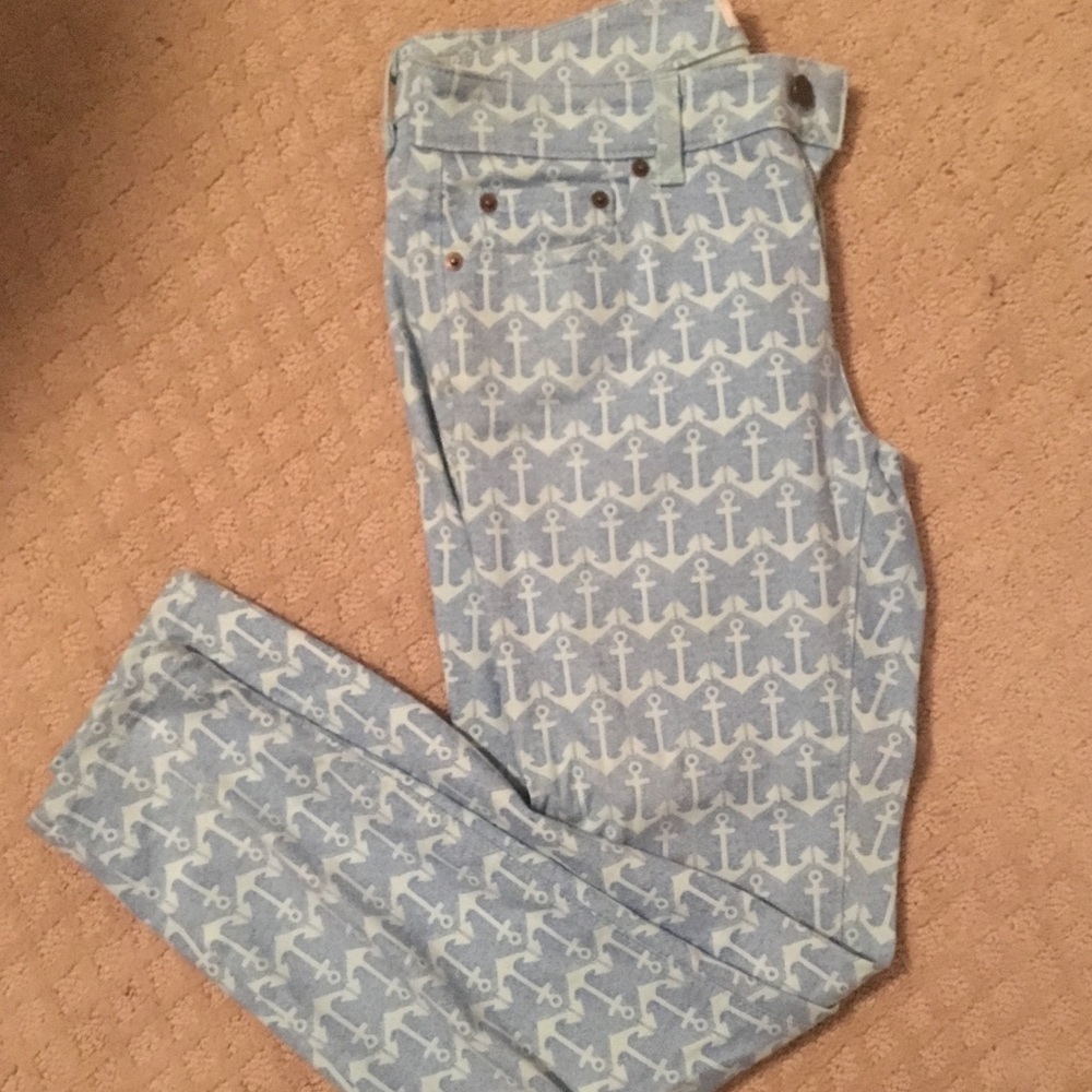 Vineyard Vines anchor print straight leg pants.